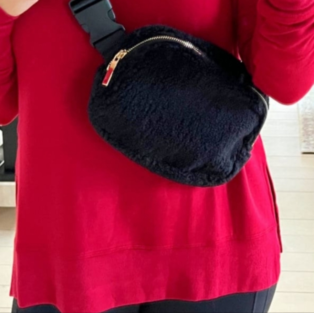 lululemon athletica Black Sherpa Belt Bag & Crossbody